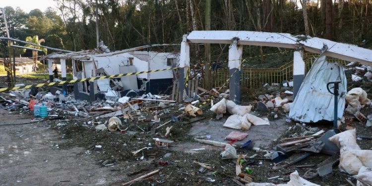 Segurança Pública do Paraná presta atendimento em explosão de fábrica em Quatro Barras