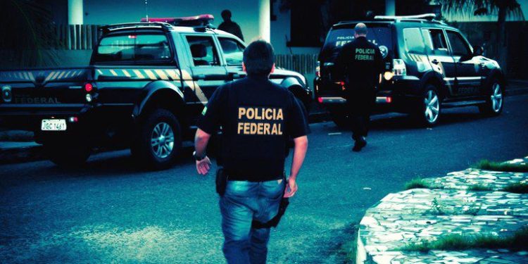 Polícia Federal deflagra operação contra crimes financeiros e estelionato