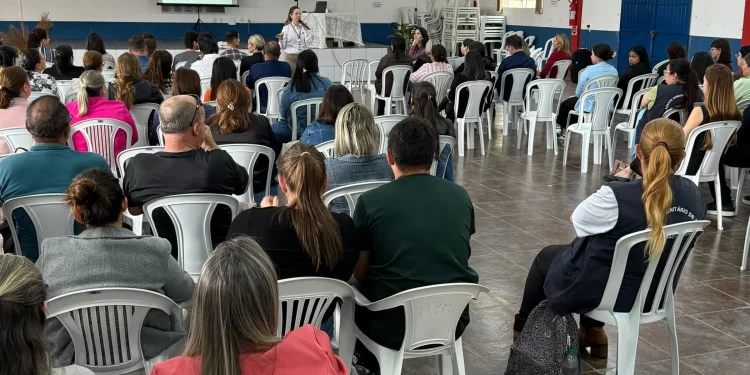 Rede de proteção à criança e ao adolescente de São João Batista participa de capacitação sobre Escuta Especializada