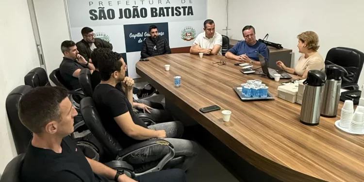 Prefeitura de São João Batista debate ampliação do projeto Moda Catarina com Sebrae/SC e empreendedores locais