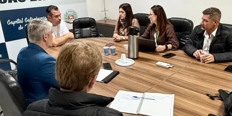 Prefeitura de São João Batista e Governo do Estado avançam em tratativas para municipalização da Escola Patrício Teixeira Brasil