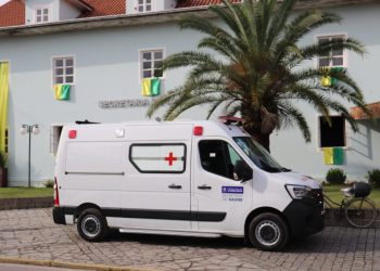 Secretaria de Saúde de Canelinha adquire nova ambulância para atendimento de urgência e emergência