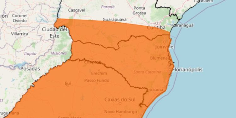 Calor e alerta laranja para tempestade: como será o último fim de semana do inverno em SC