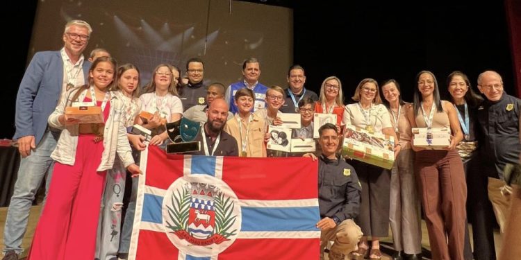 Escola Reunida Prefeito Sinézio Octaviano Dadam é campeã do 1º Festival Estudantil Temático de Trânsito