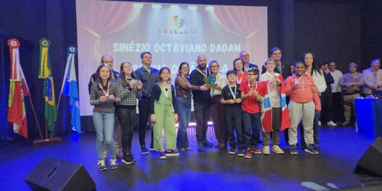 Escola Sinézio disputa etapa final do Fetran/SC na próxima segunda-feira, 22,