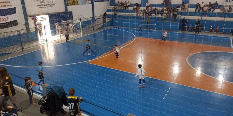 Fube disputa a II Supercopa Canelinha de Futsal de Base em quatro categorias