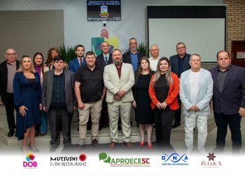 Aproecesc empossa diretoria em cerimônia marcada por união e reconhecimento da imprensa