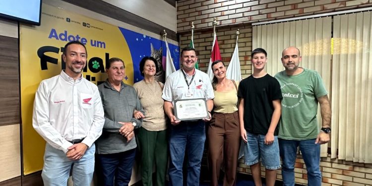 Maicon Bertolini recebe Comenda Mérito Profissional da Câmara de Brusque