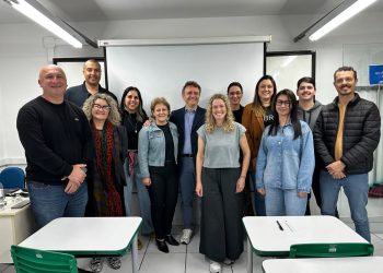 Empresários de São João Batista participam de consultoria coletiva com o economista italiano Enrico Cietta