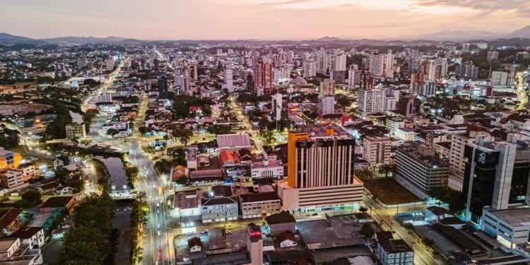 PIB de Santa Catarina cresce 4,2% no 1º semestre de 2025, projeta FGV