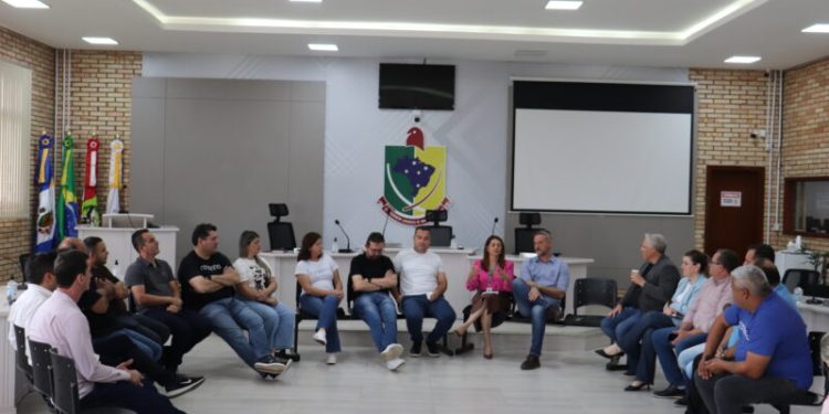 Prefeitos da região debatem ampliação no atendimento de saúde