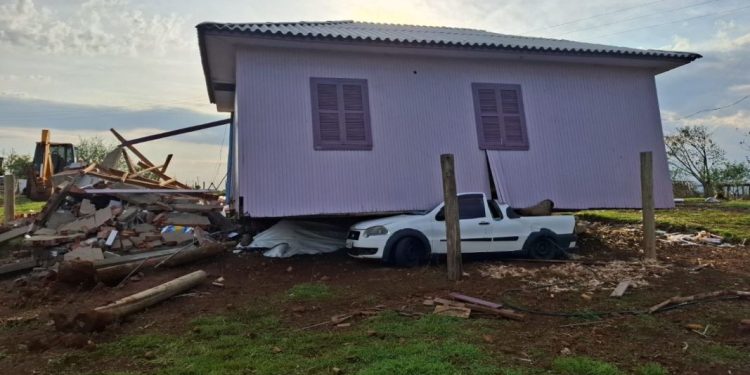 Defesa Civil confirma passagem de tornado no oeste catarinense