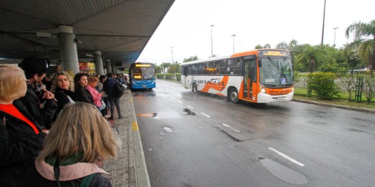 Ônibus intermunicipais em SC passam a ter inspeção obrigatória