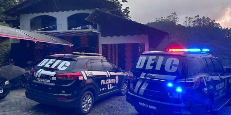 PCSC realiza operação em 3 Estados para apurar ameaças de morte contra o governador Jorginho Mello