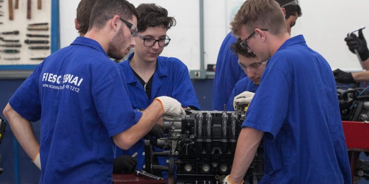 Santa Catarina é o segundo estado que mais contrata jovens aprendizes no Brasil