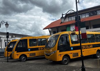 Nova Trento recebe mais três ônibus escolares