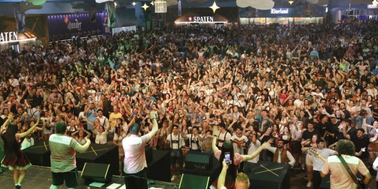 Oktoberfest Blumenau 2025 registra recorde histórico de público