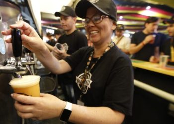 Quase 100 mil pessoas marcam o primeiro fim de semana da Oktoberfest Blumenau