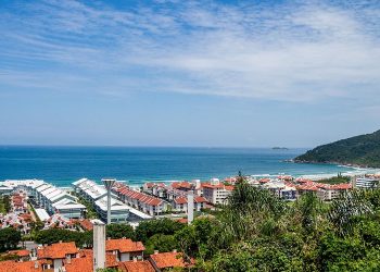 Às vésperas do verão, 77% das praias de Santa Catarina estão próprias para banho