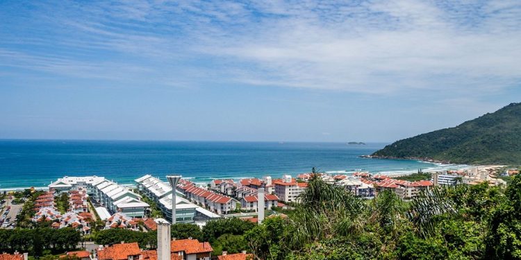 Às vésperas do verão, 77% das praias de Santa Catarina estão próprias para banho