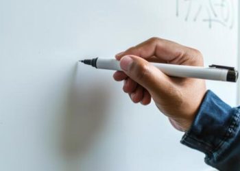 Professores de Santa Catarina poderão receber até R$ 3 mil por assiduidade