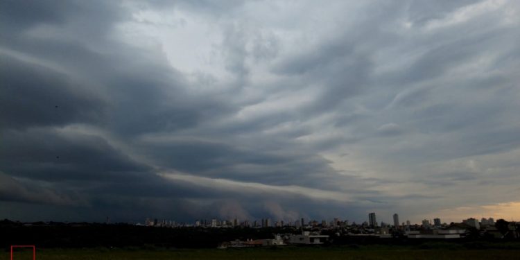 Frente fria causa alerta e risco de temporais em Santa Catarina