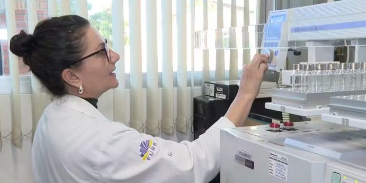 Oktoberfest Blumenau reforça testes contra metanol em meio à crise nacional