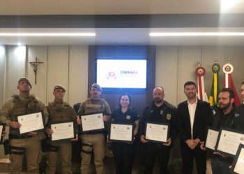 Câmara de São João Batista homenageia com moção de aplausos polícias e SAMU