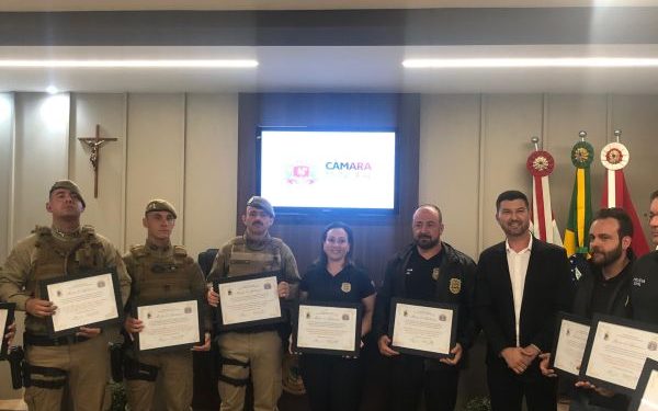 Câmara de São João Batista homenageia com moção de aplausos polícias e SAMU