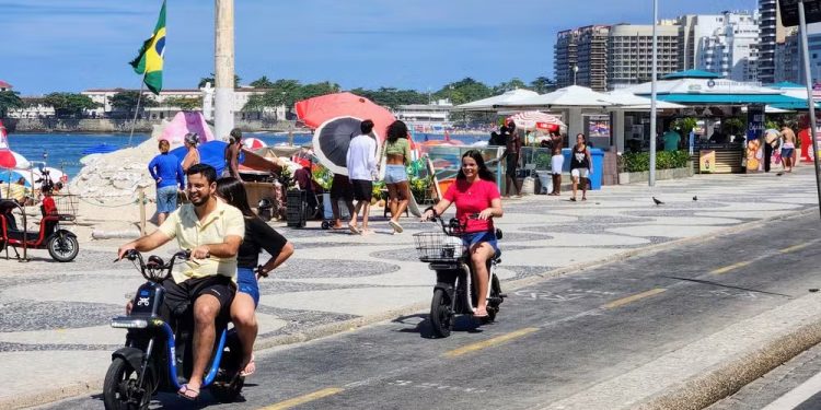 Novas regras para ciclomotores começam a valer em 2026 e mudam rotina dos condutores