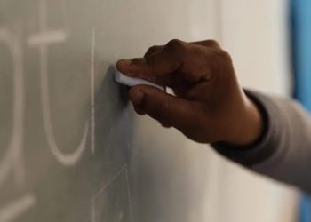 “Bolsa Mais Professores”: entenda como vai funcionar o programa que promete até R$ 2 mil extras no salário de docentes