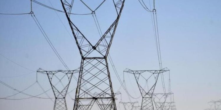 Inflação oficial desacelera fortemente em outubro