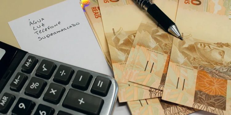 Salário mínimo de 2026 será menor que o previsto