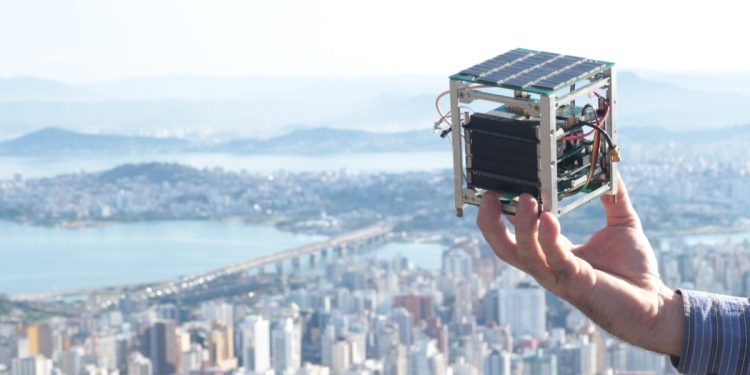 UFSC desenvolve satélite 100% nacional para monitorar o clima do Brasil