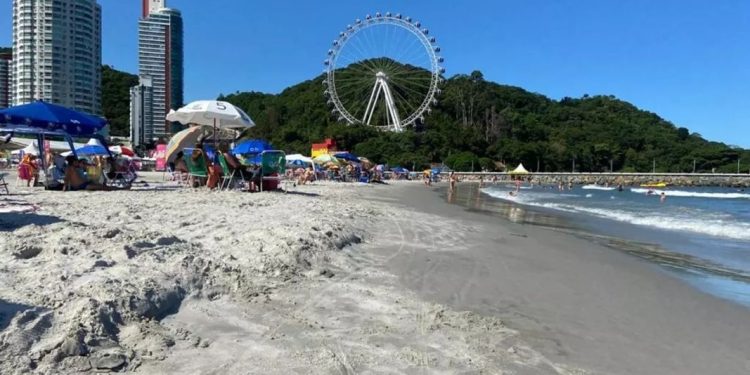 Praias frequentadas por moradores de Blumenau são consideradas impróprias para banho, alerta IMA