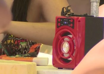 Florianópolis passa a proibir uso de caixas de som nas praias e prevê multa e apreensão