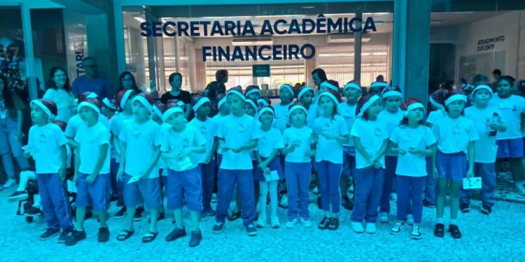 Estudantes da Escola Maria das Dores Cipriani participam do Natal Solidário Unifebe, em Brusque