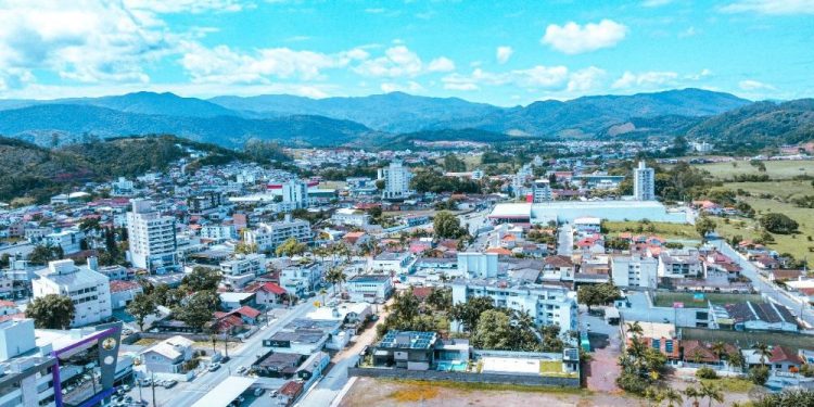 Lei que moderniza e simplifica o ambiente de negócios em São João Batista é sancionada