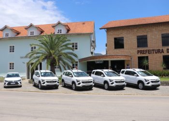 Prefeitura de Canelinha adquire cinco veículos novos para renovação da frota municipal