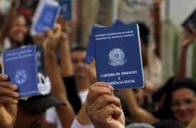 Taxa média de desemprego fica em 13,4% em 2025, aponta IBGE