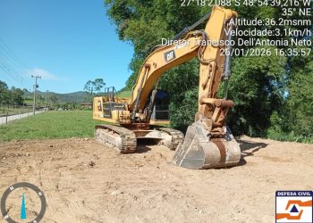 Defesa Civil acompanha instalação da nova estrutura da ponte da Ponta Fina Sul em Nova Trento