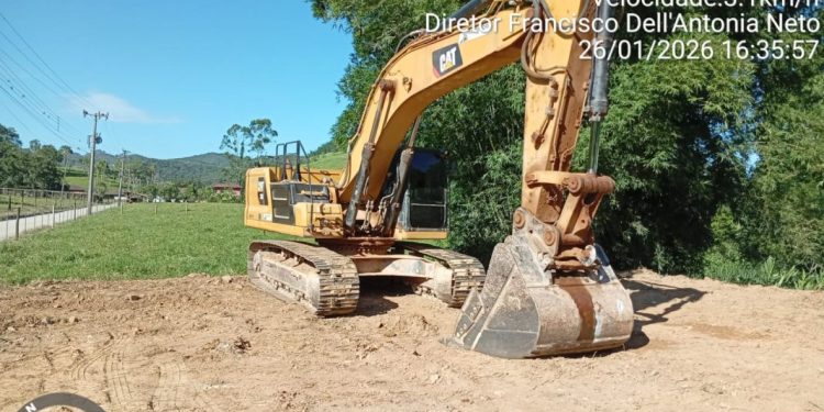 Defesa Civil acompanha instalação da nova estrutura da ponte da Ponta Fina Sul em Nova Trento