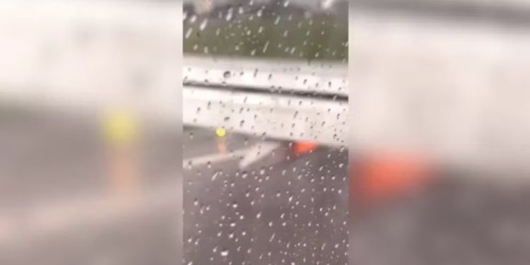 Turbina de avião pega fogo durante decolagem no Aeroporto de Florianópolis