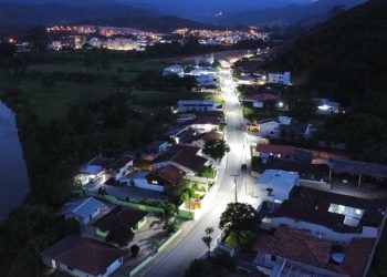 Programa Ilumina Mais chega ao bairro Tajuba I, em São João Batista, após instalação de mais de 700 lâmpadas de LED em 2025