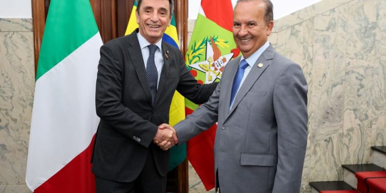Governador recebe embaixador da Itália para oficializar escritório consular em Florianópolis