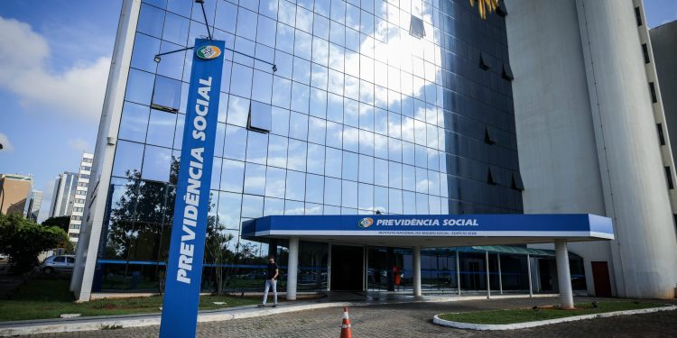 Justiça libera quase R$ 440 milhões do INSS para beneficiários do Sul do Brasil