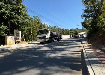 Administração Municipal de Nova trento consolida pavimentação no Espraiado com segunda camada asfáltica