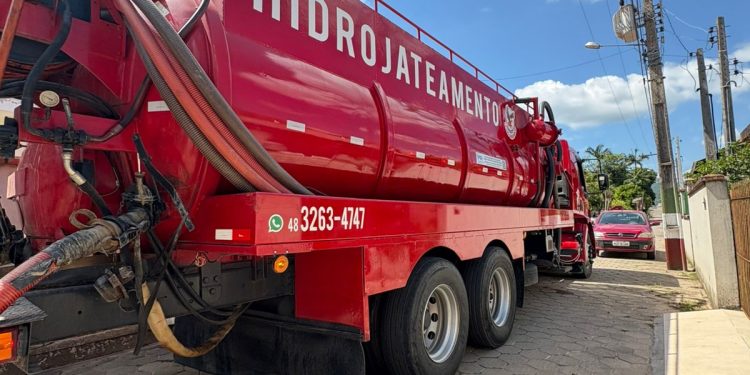 Secretaria de Obras atua na Ponta Fina Norte, em Nova Trento, com serviços de manutenção essenciais