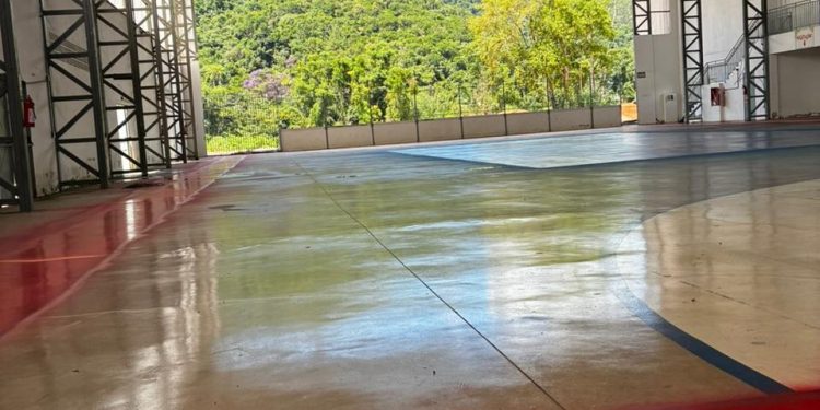 Reforma da quadra do Ginásio de Esportes em Nova Trento, inicia com melhorias estruturais