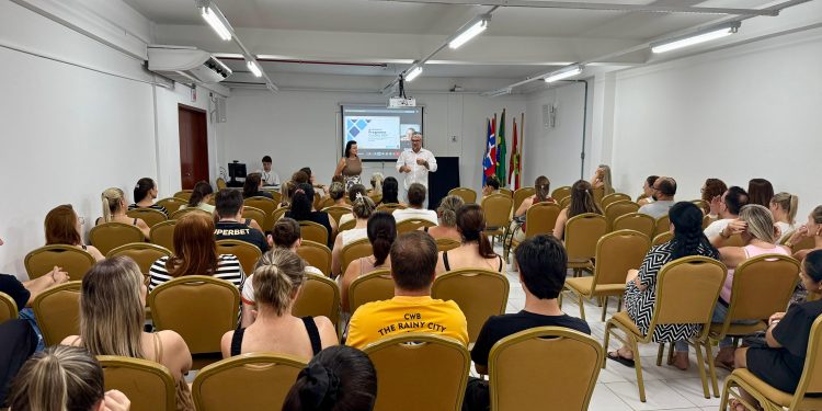 São João Batista sedia capacitação microrregional do programa Alfabetiza SC